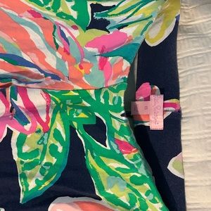 Lily Pulitzer flare pants. Sooo flattering!